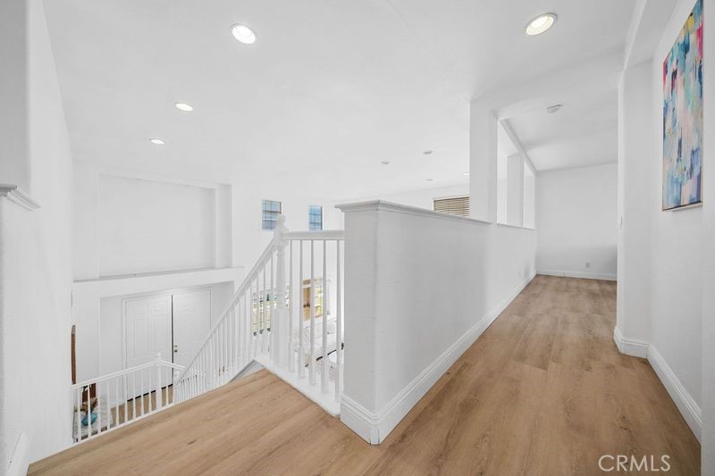 327 N Mariposa Privado