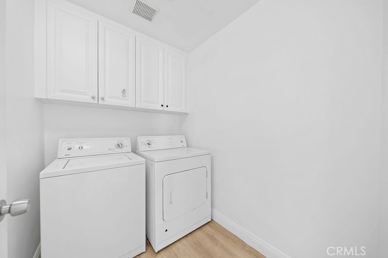 327 N Mariposa Privado