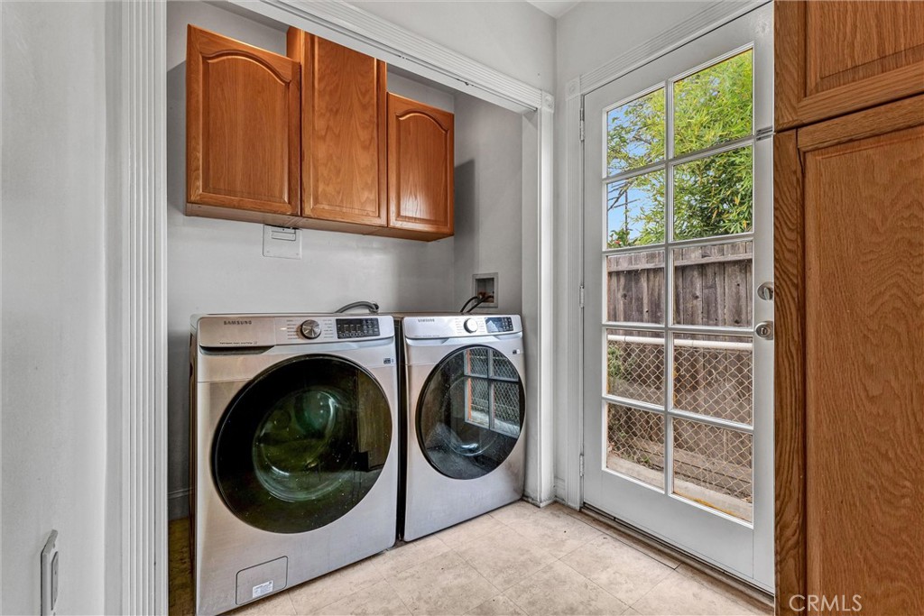 812 El Mercado Avenue