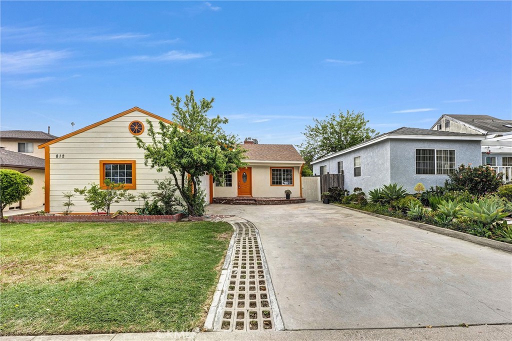 812 El Mercado Avenue