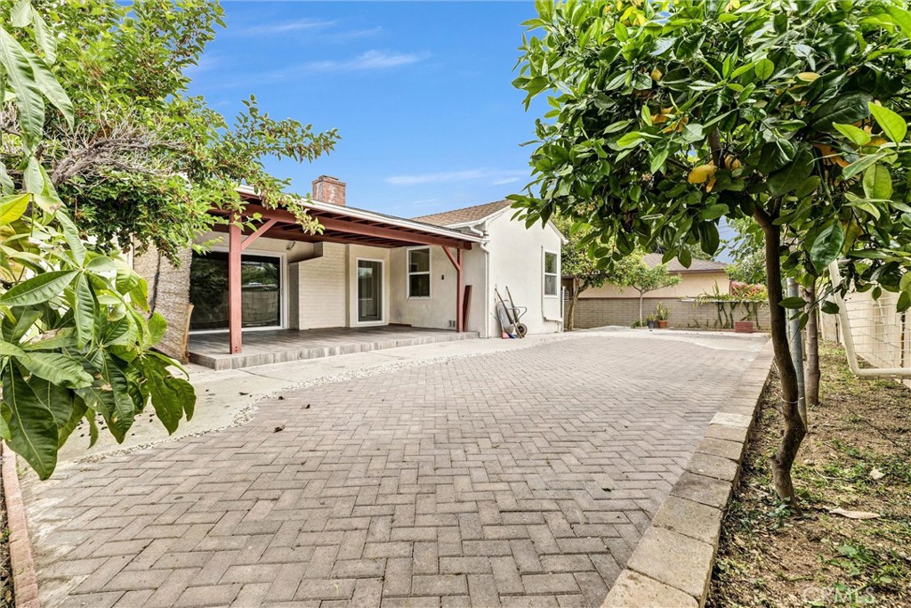 812 El Mercado Avenue