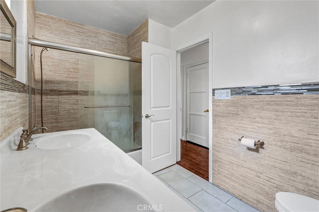 812 El Mercado Avenue