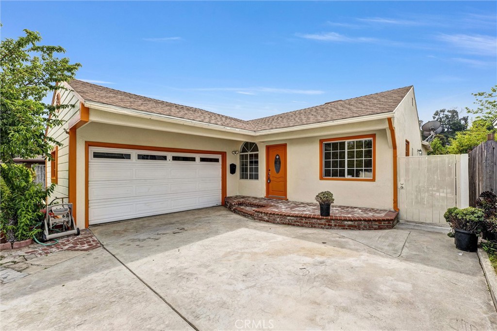 812 El Mercado Avenue