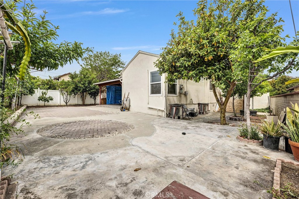 812 El Mercado Avenue