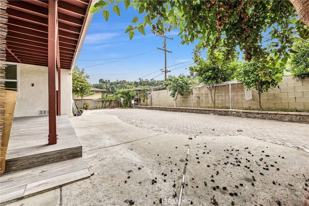 812 El Mercado Avenue