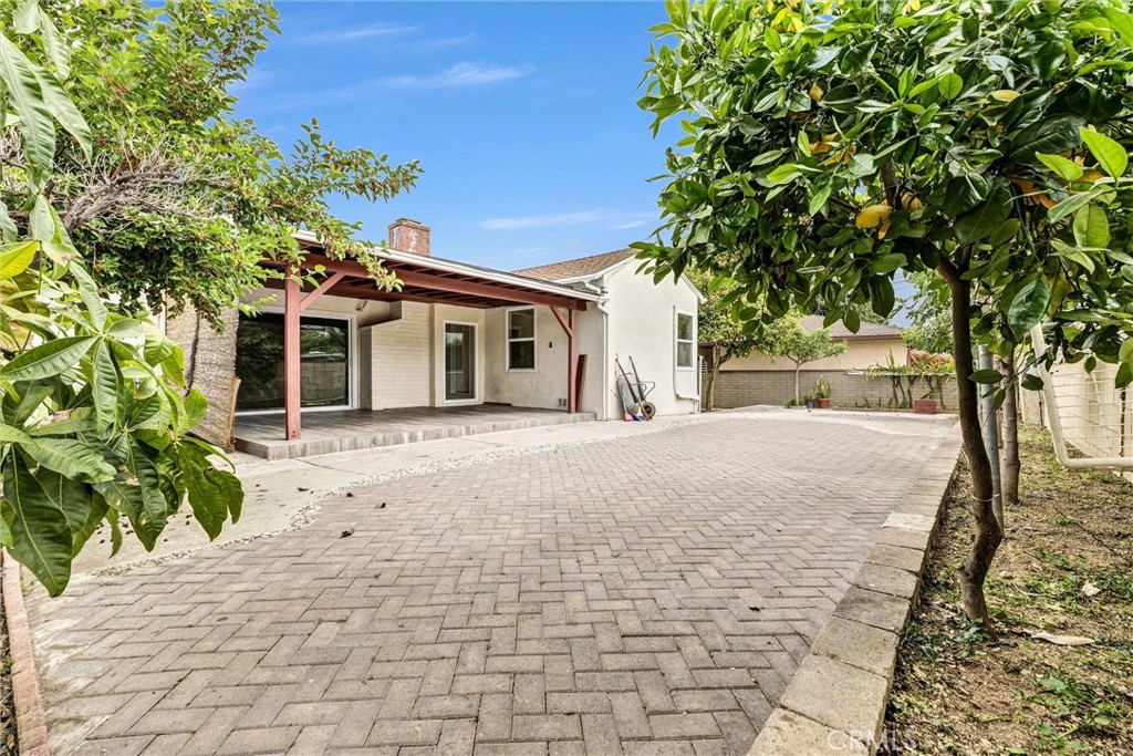 812 El Mercado Avenue