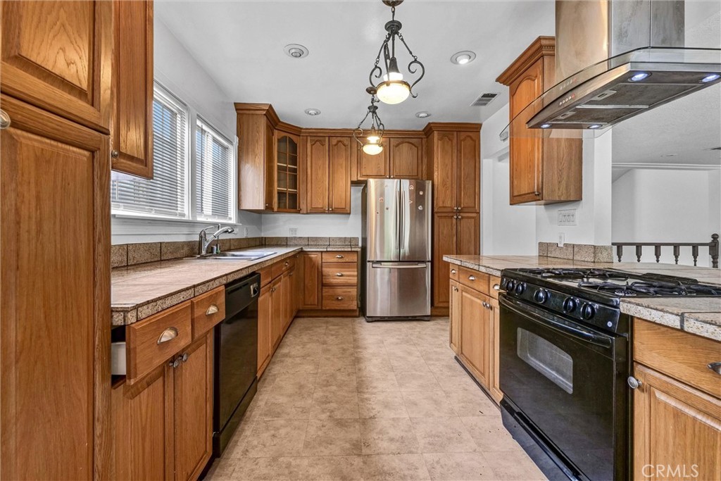 812 El Mercado Avenue