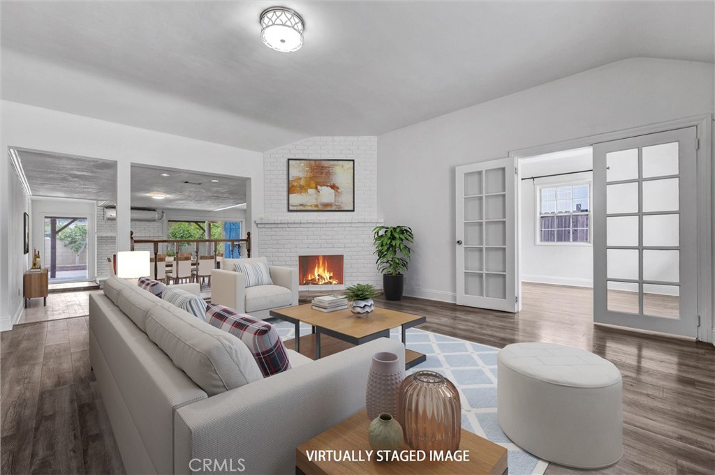 812 El Mercado Avenue