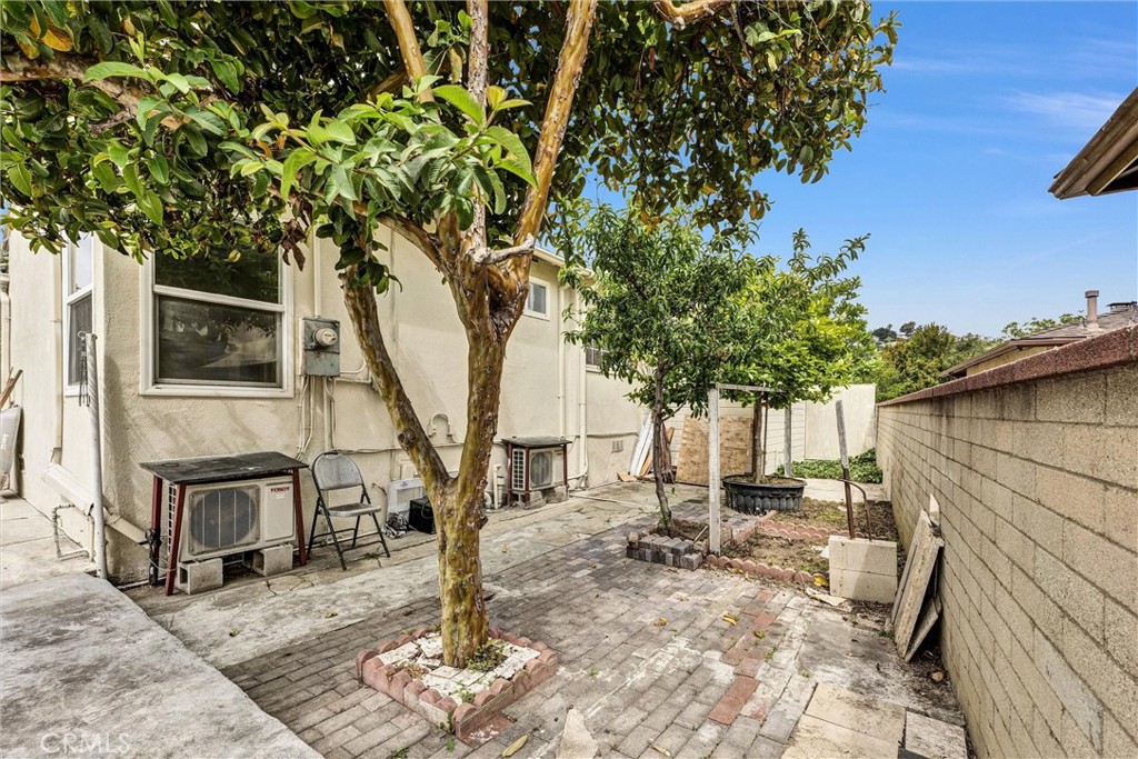 812 El Mercado Avenue