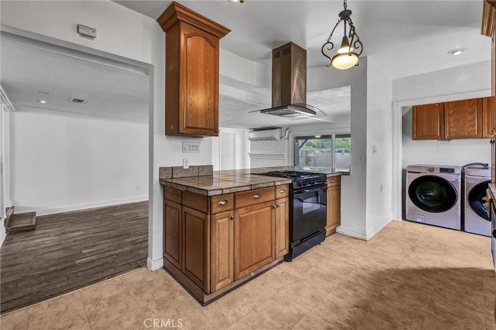 812 El Mercado Avenue