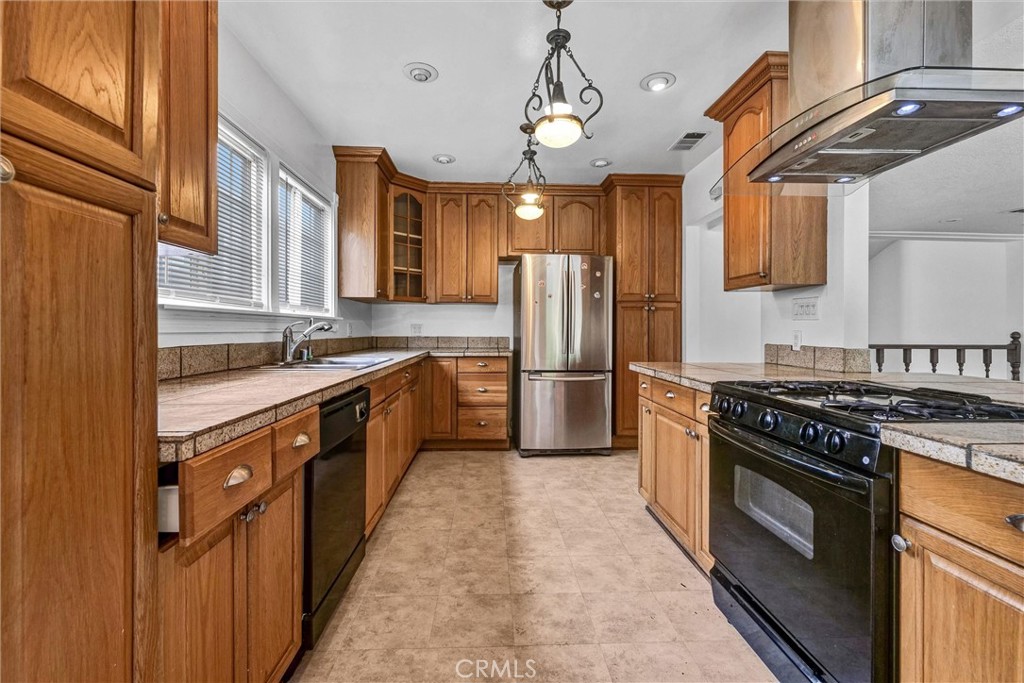 812 El Mercado Avenue