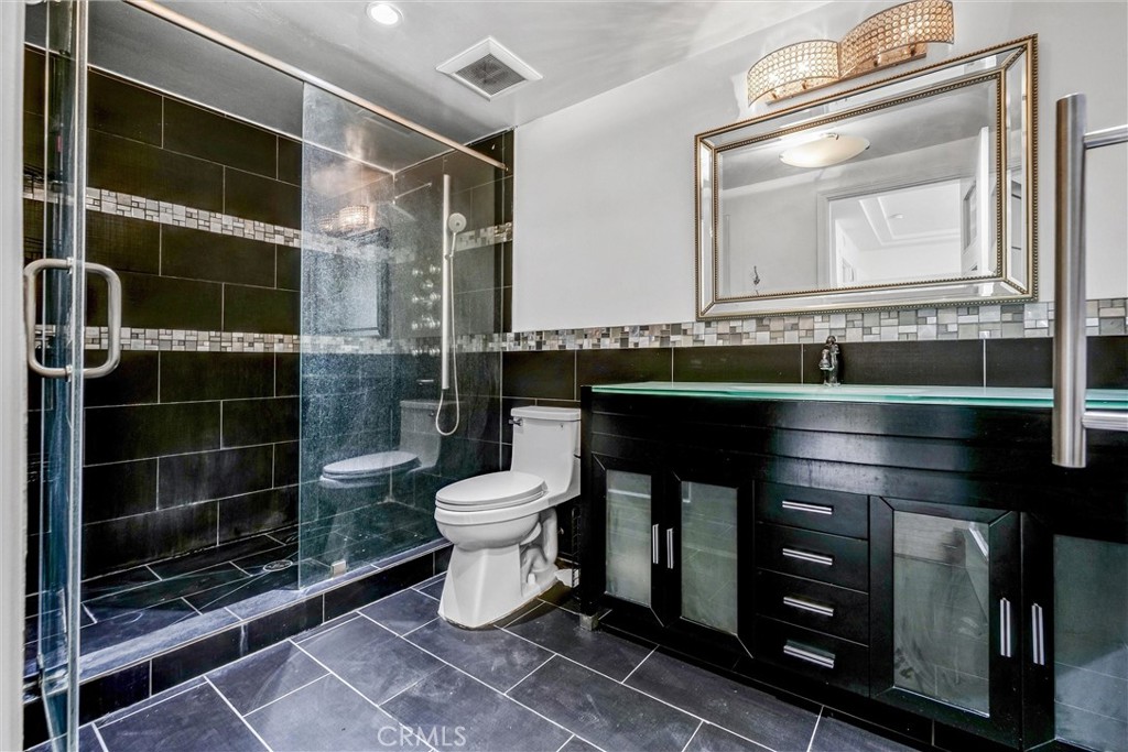 812 El Mercado Avenue