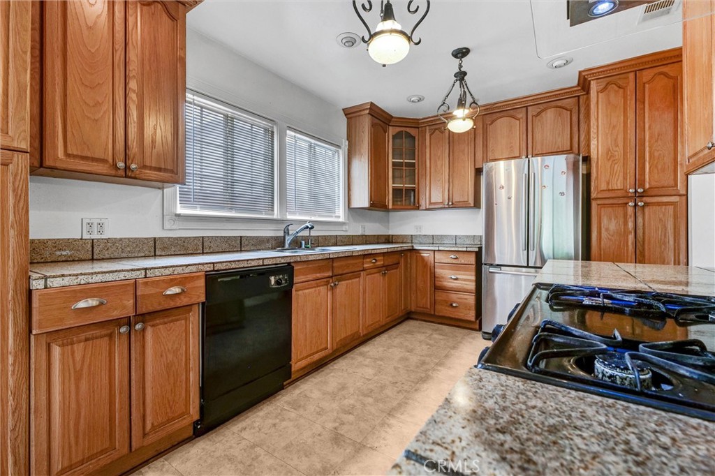 812 El Mercado Avenue