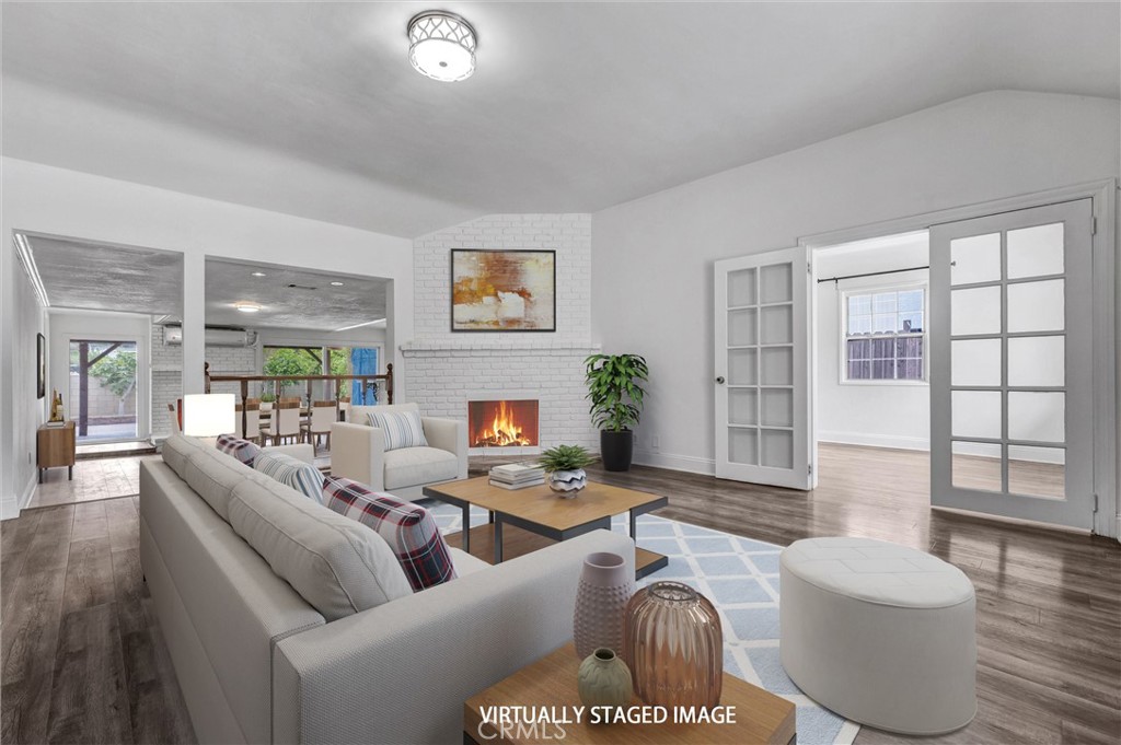 812 El Mercado Avenue