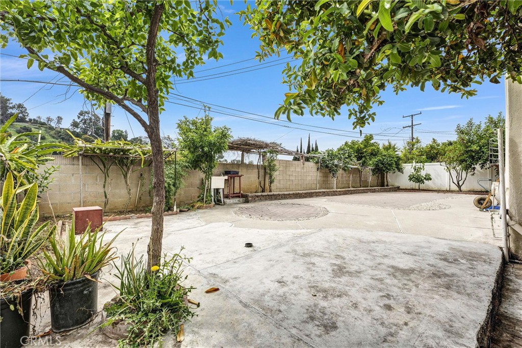 812 El Mercado Avenue