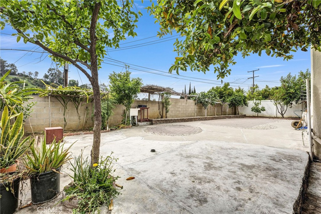 812 El Mercado Avenue