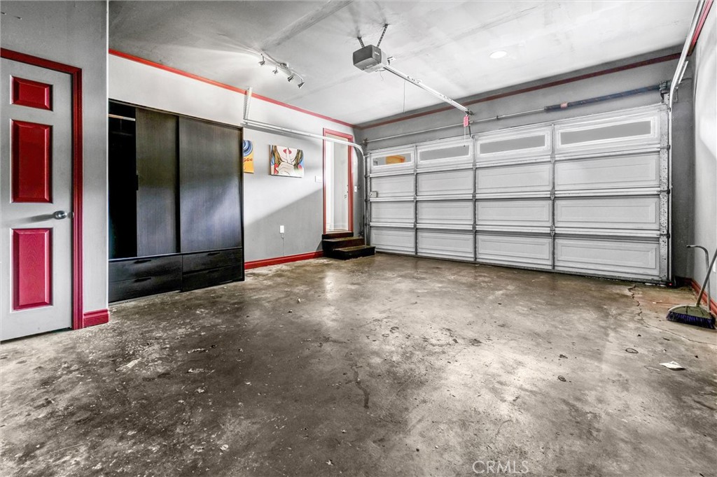 812 El Mercado Avenue