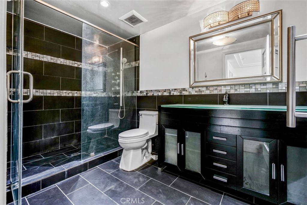 812 El Mercado Avenue