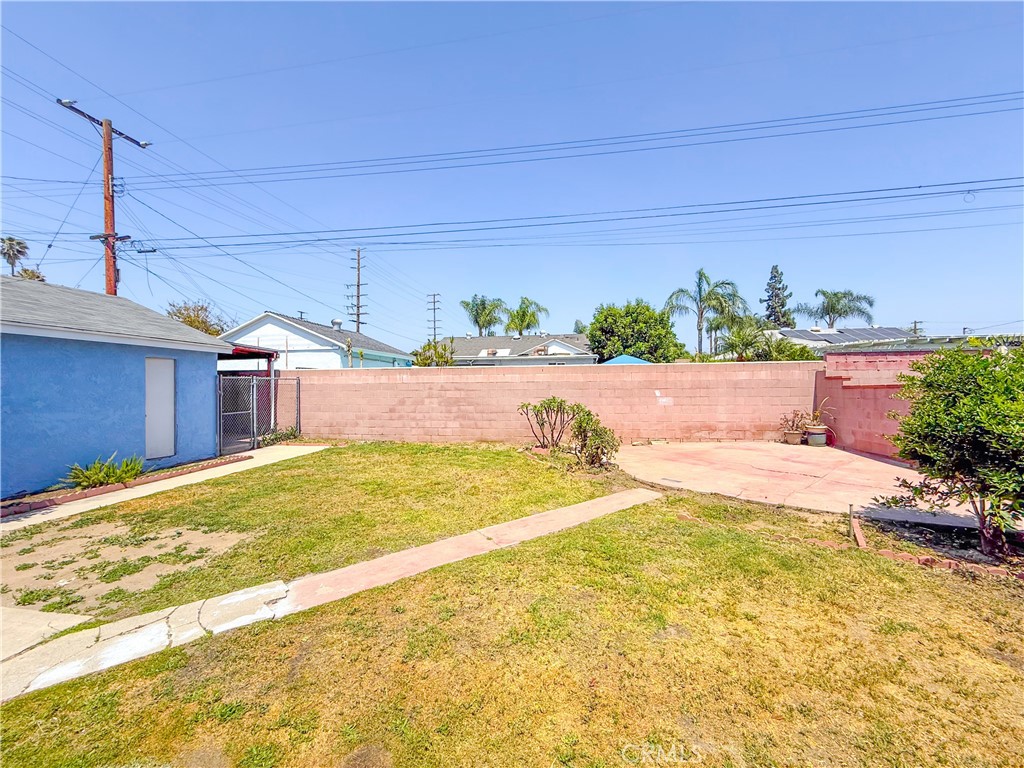 1037 E Grovecenter