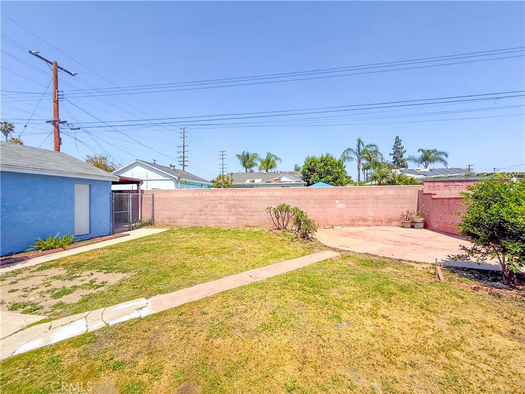 1037 E Grovecenter