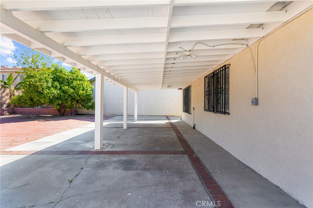 4324 Center Street