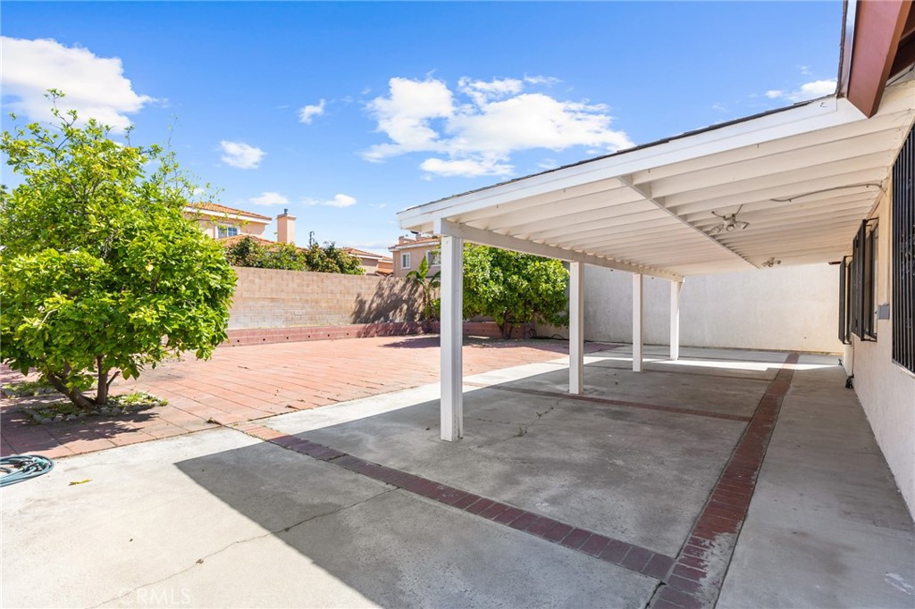 4324 Center Street