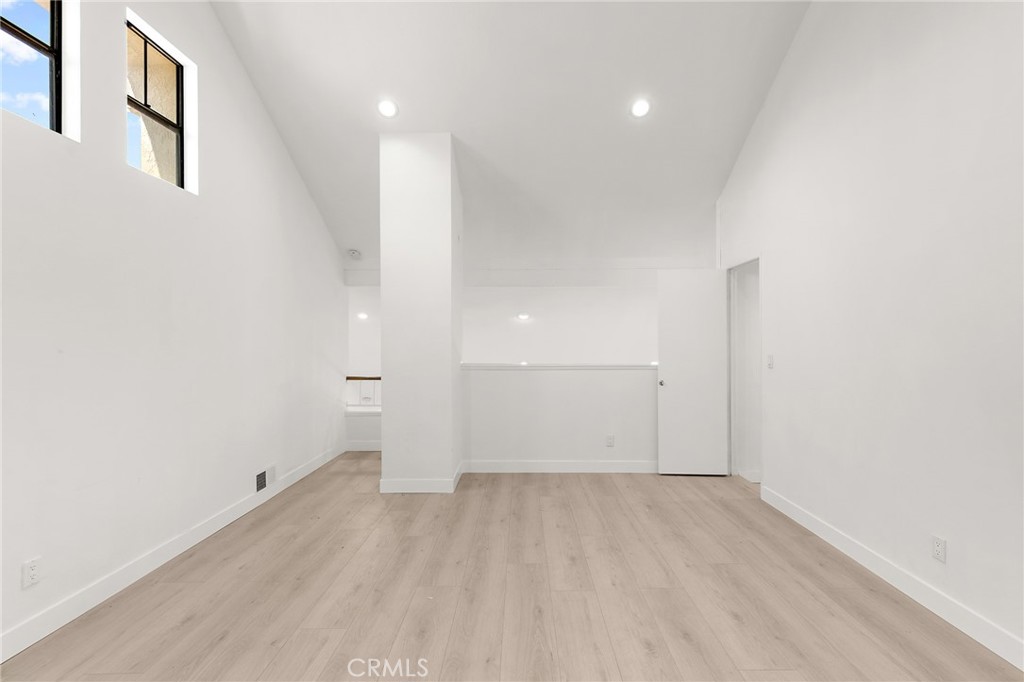 4324 Center Street