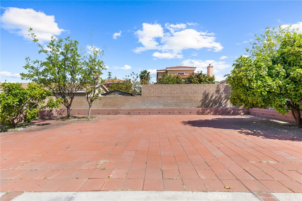 4324 Center Street