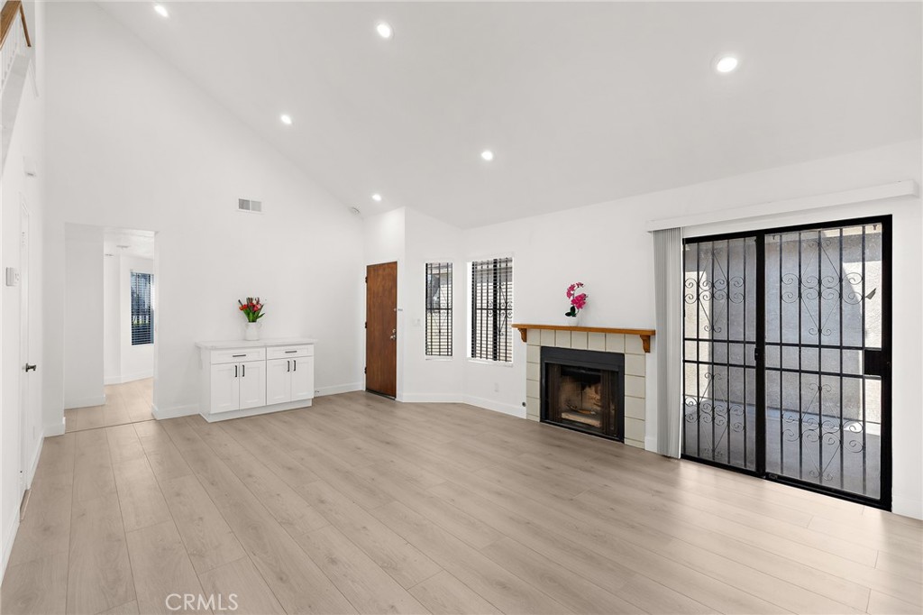 4324 Center Street