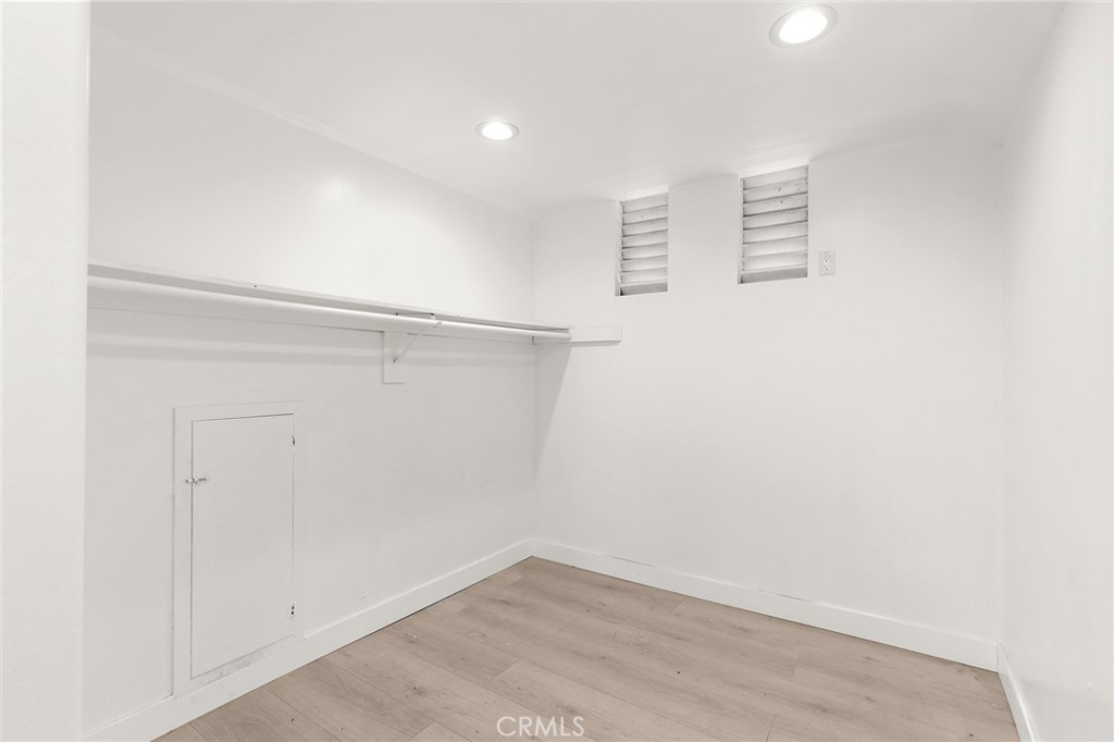 4324 Center Street