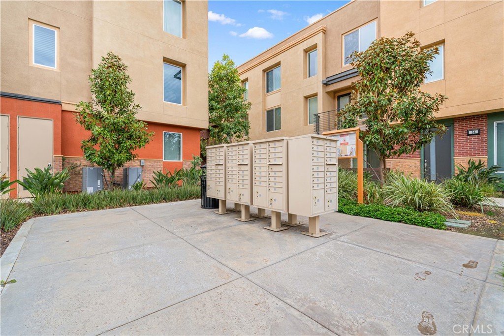 422 W Route 66 41