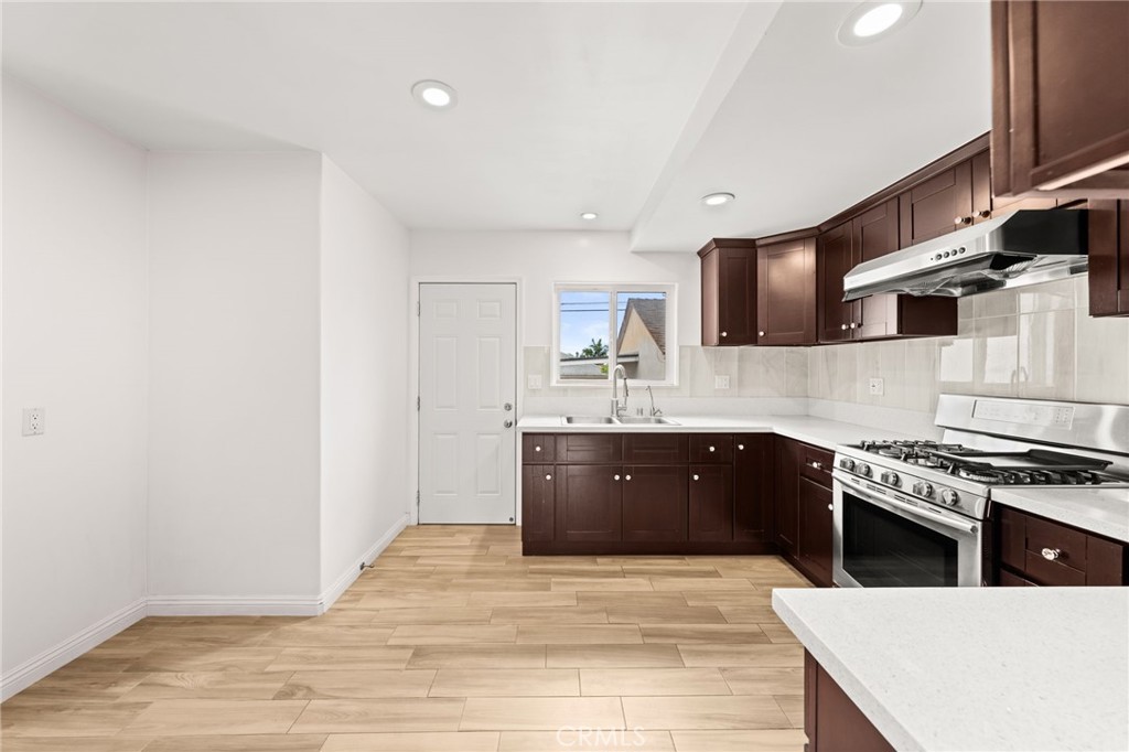 418 Elmgate Street W