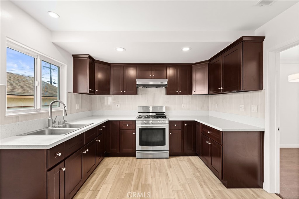 418 Elmgate Street W