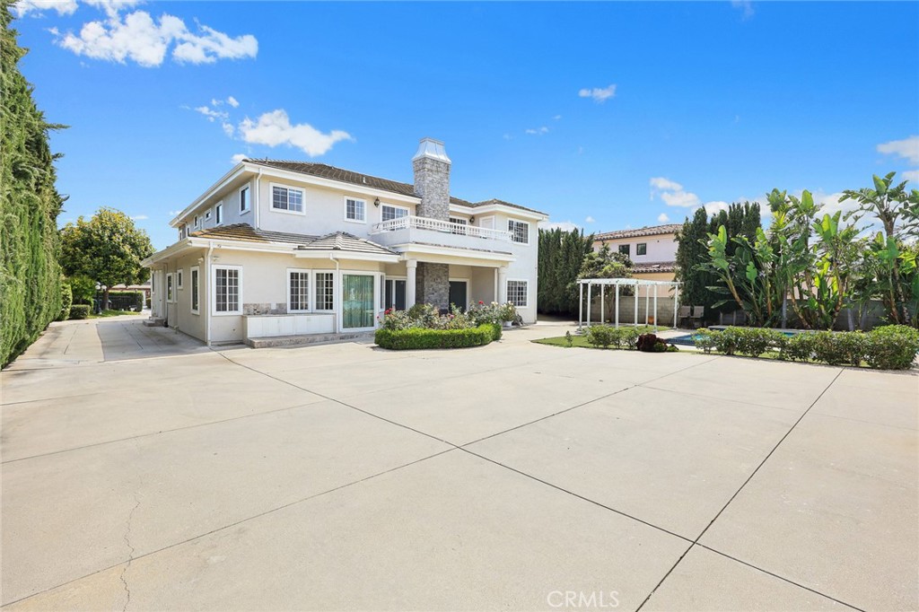 67 W Wistaria Avenue