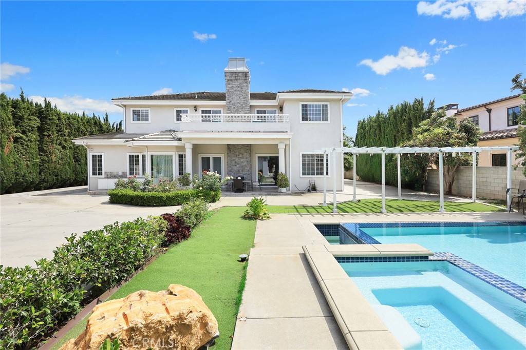 67 W Wistaria Avenue