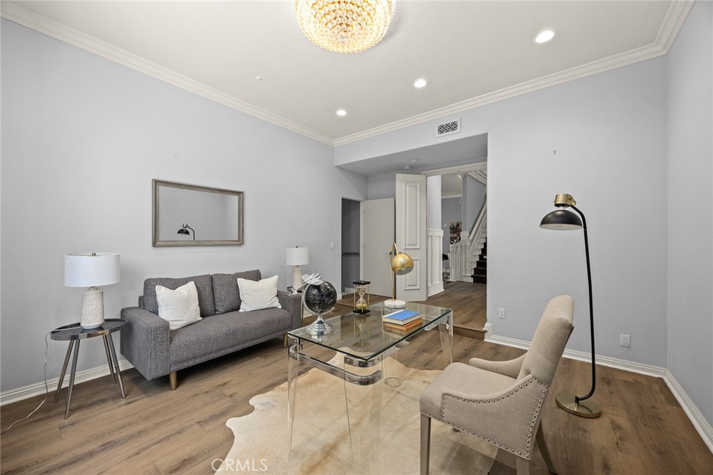 67 W Wistaria Avenue