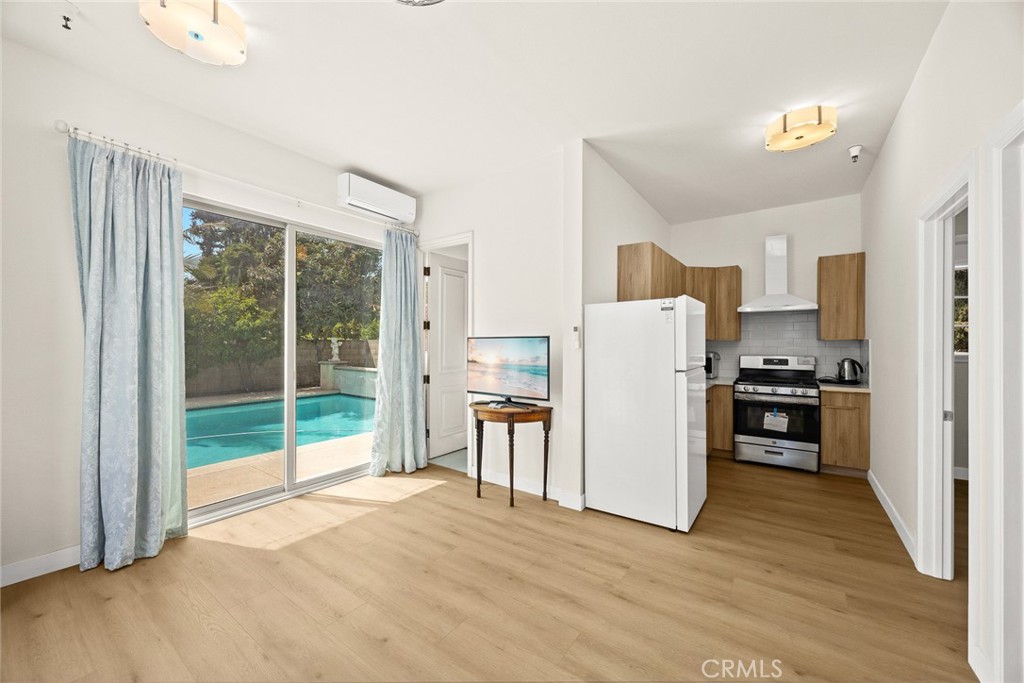 67 W Wistaria Avenue