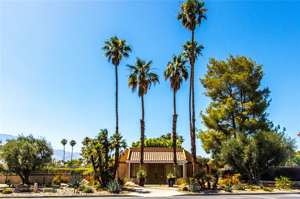 5884 Los Santos Drive