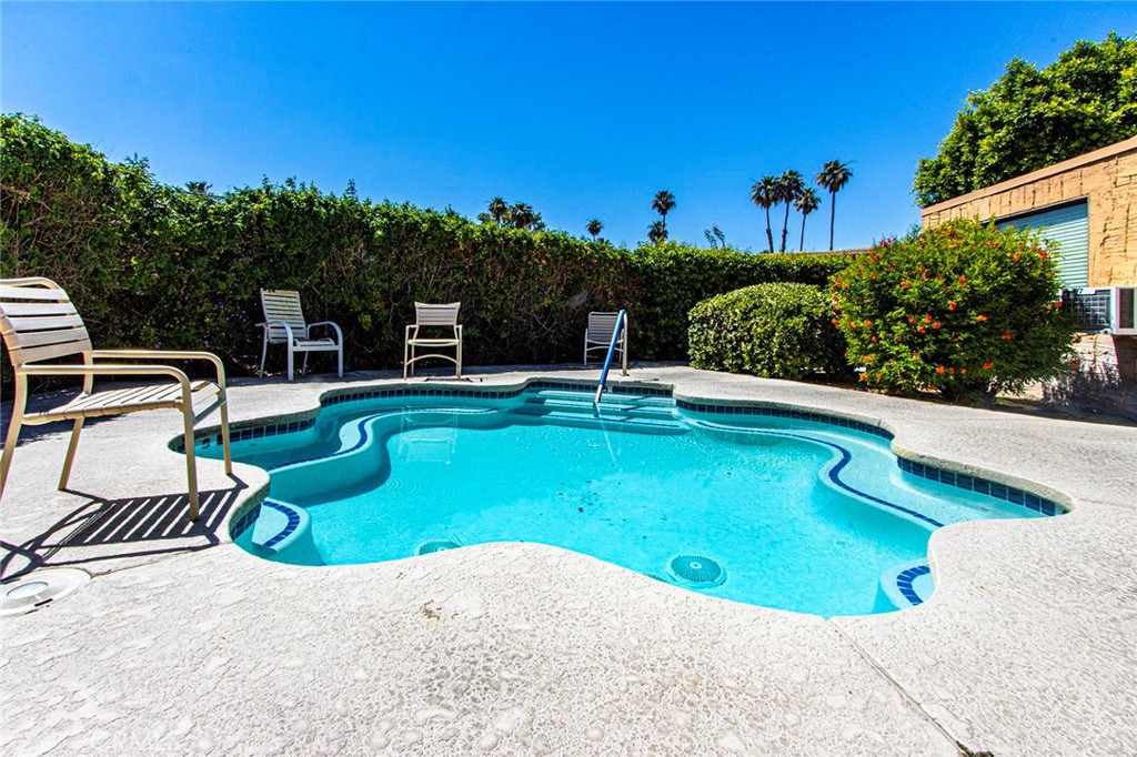 5884 Los Santos Drive