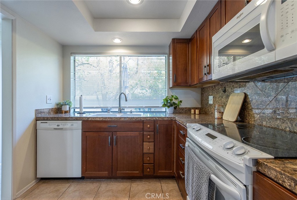 5884 Los Santos Drive