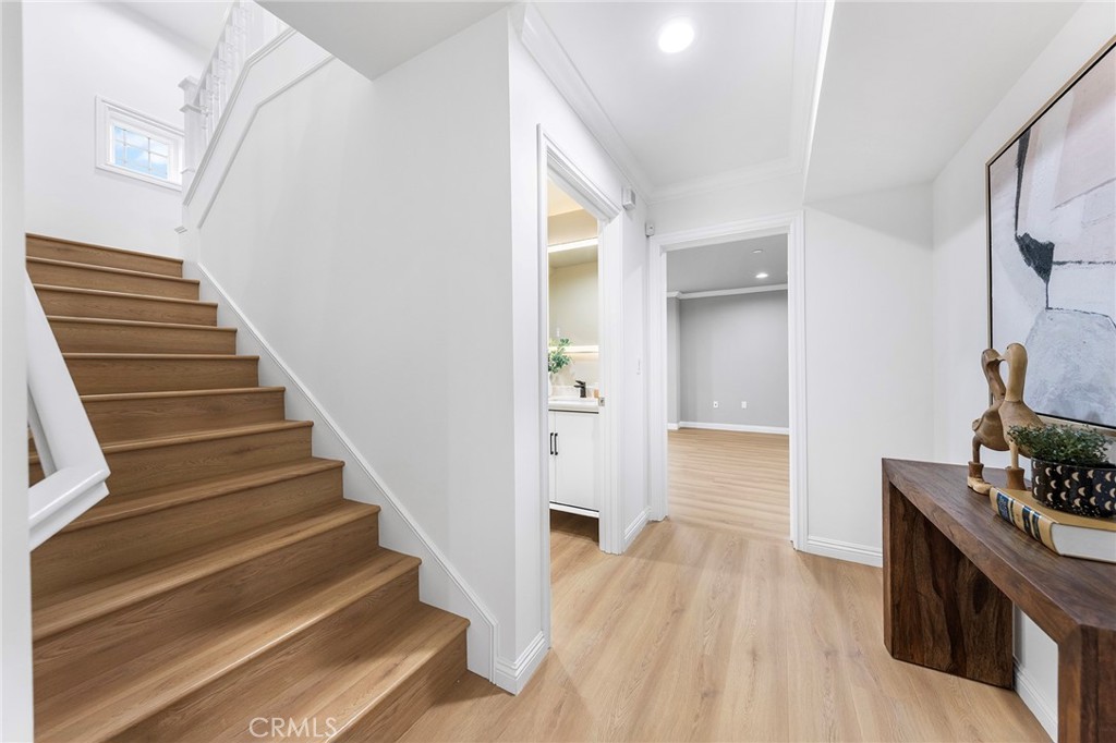 9040 Broadway