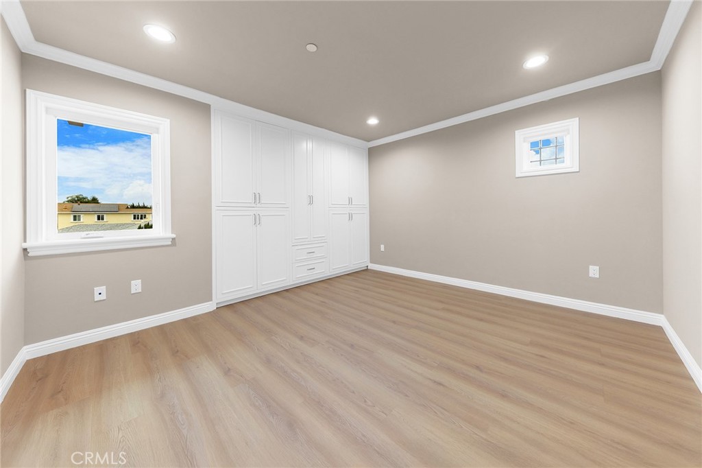 9040 Broadway