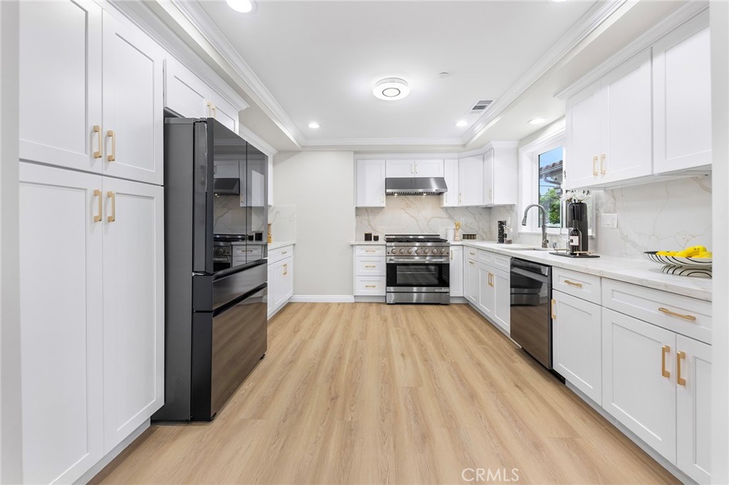 9040 Broadway