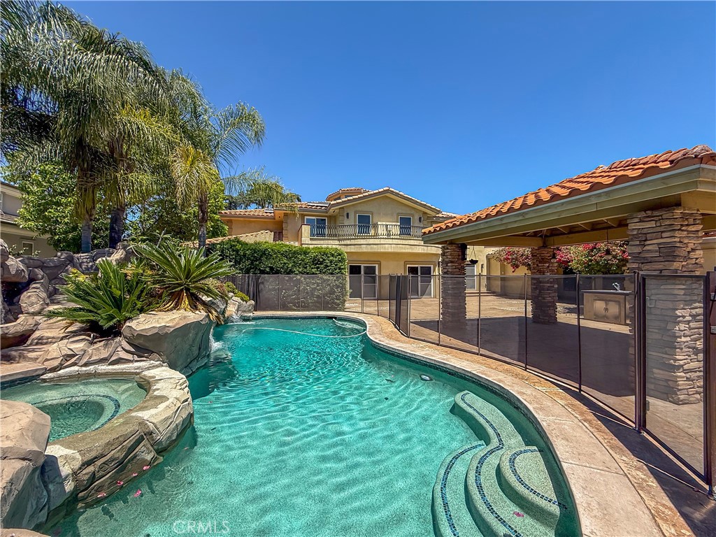 202 W Lemon Avenue