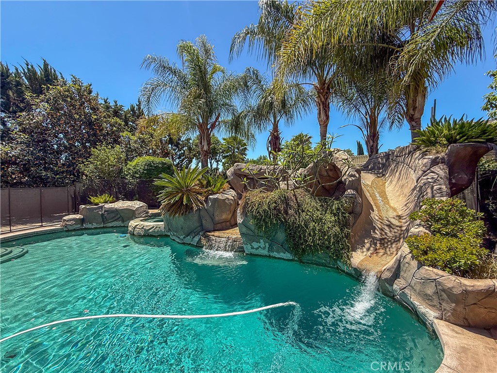 202 W Lemon Avenue