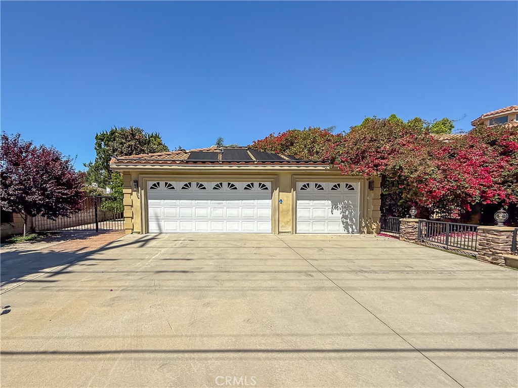 202 W Lemon Avenue