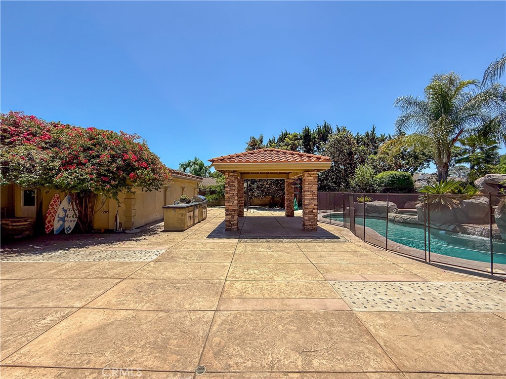 202 W Lemon Avenue