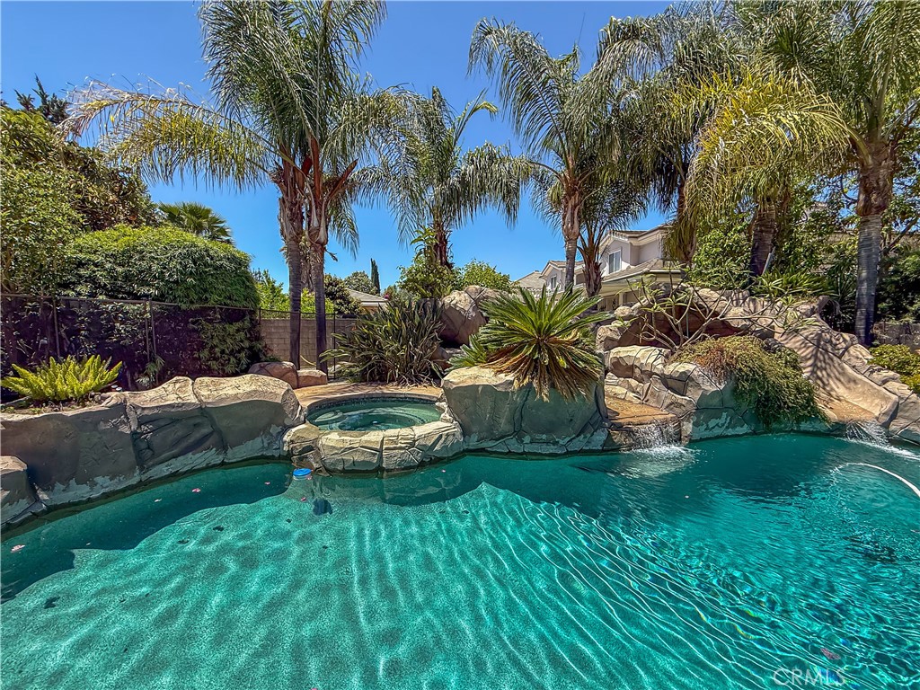202 W Lemon Avenue
