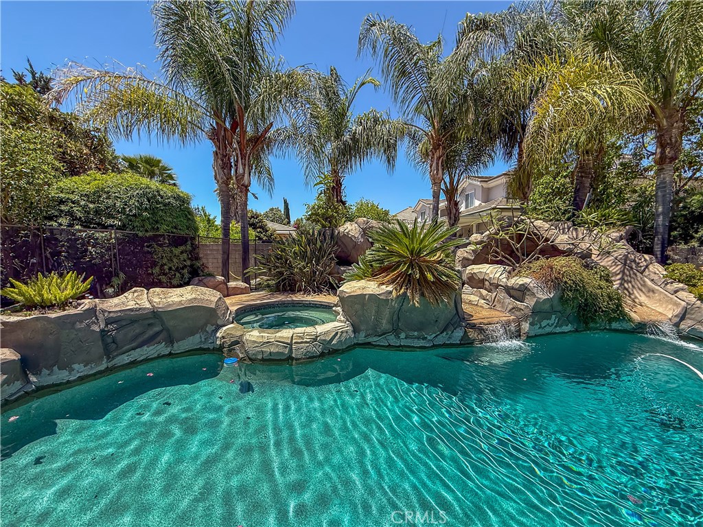 202 W Lemon Avenue