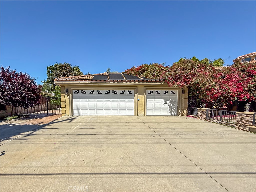 202 W Lemon Avenue